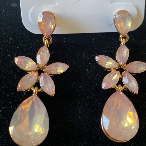 Charming Charlie, Pink Light Dangling Earrings, Beautiful ( Hermoso)❤️💜🧡🔥❣️💚 - Picture 4 of 5